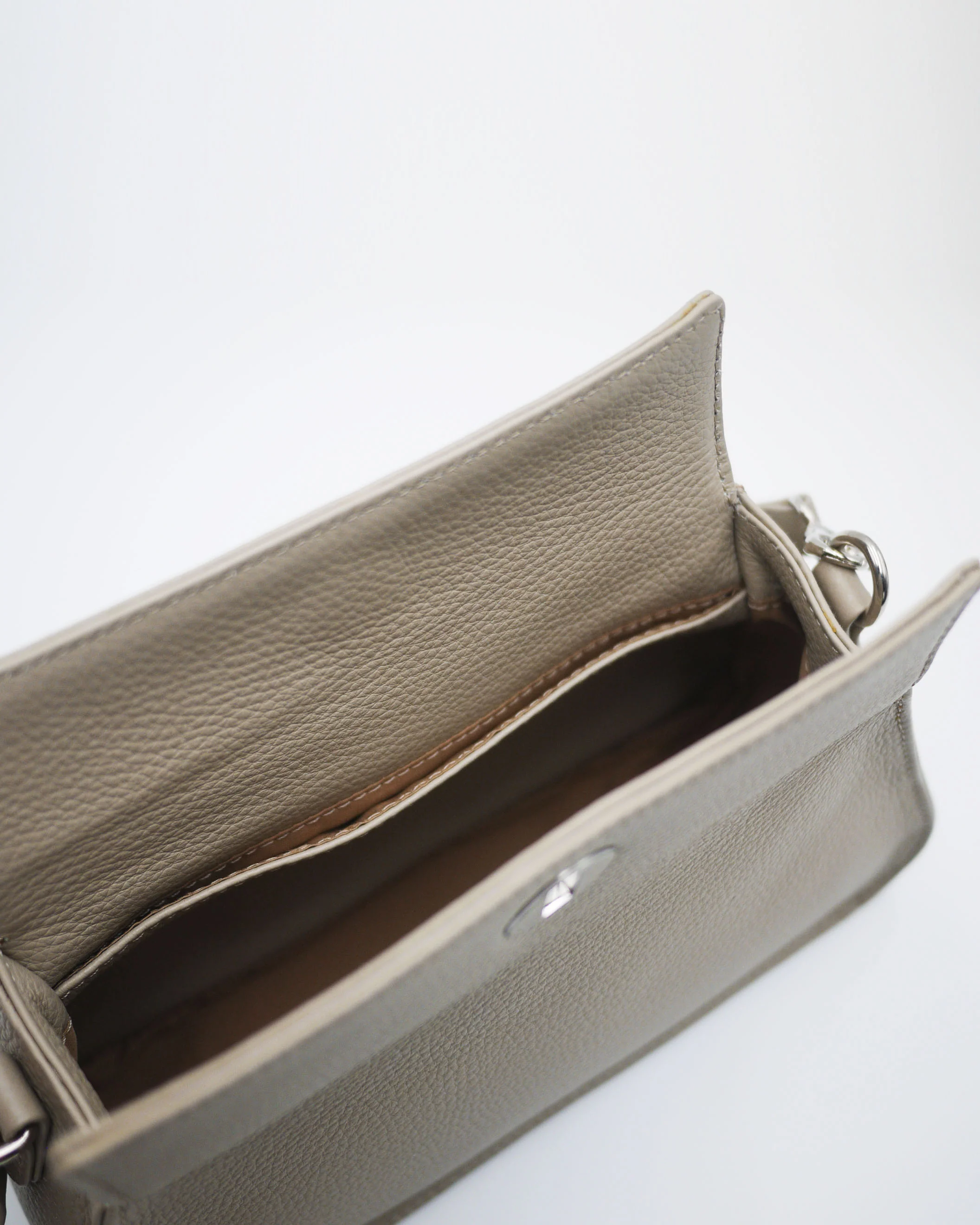 Treasure - Dove - Image 4